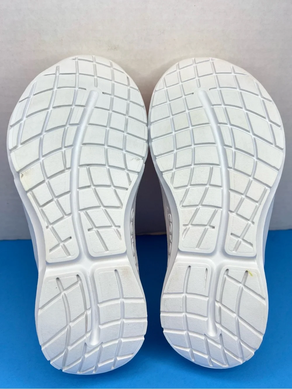 OOFOS OOmg Sport LS Womens Size 9 Or. Glow Lightweight Recovery Sneaker Like New